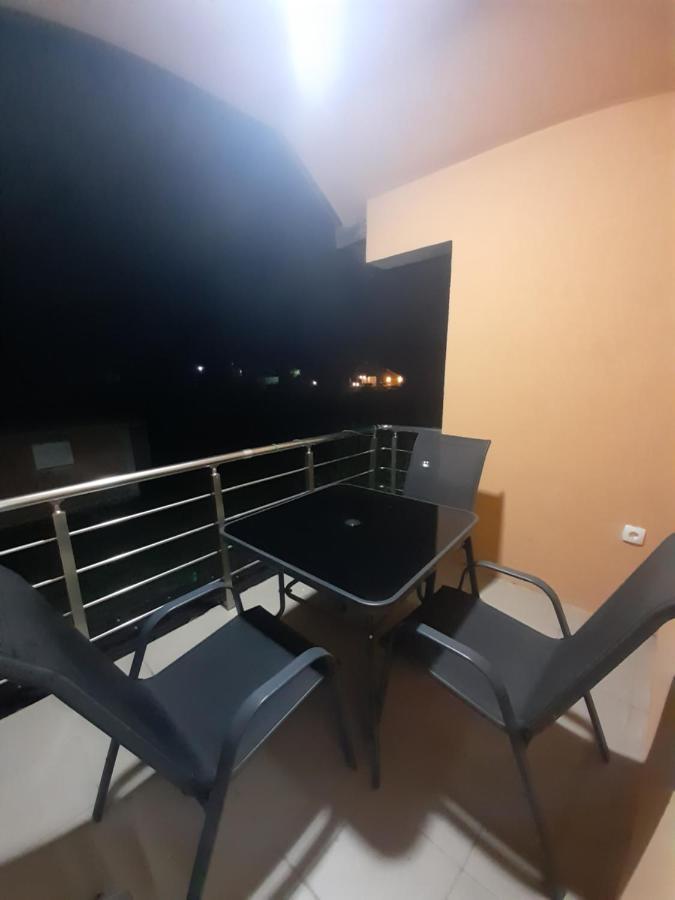 Breti'S Guesthouse Vuthaj Exterior foto