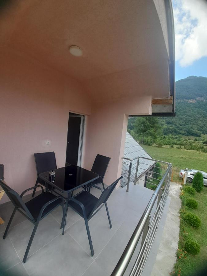 Breti'S Guesthouse Vuthaj Exterior foto