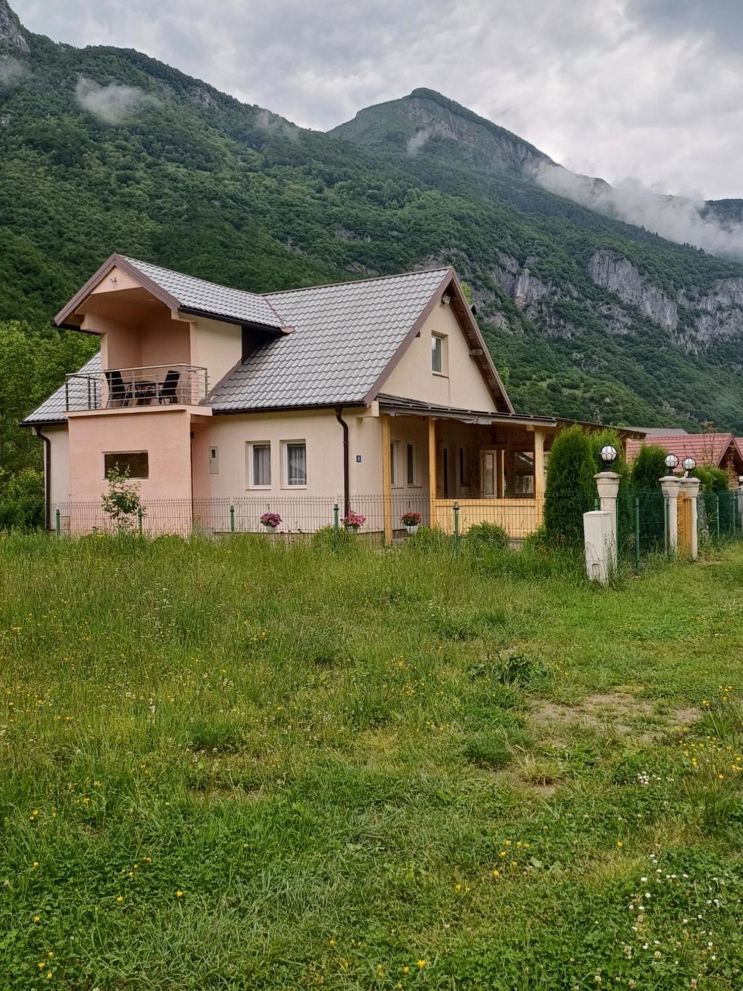 Breti'S Guesthouse Vuthaj Exterior foto